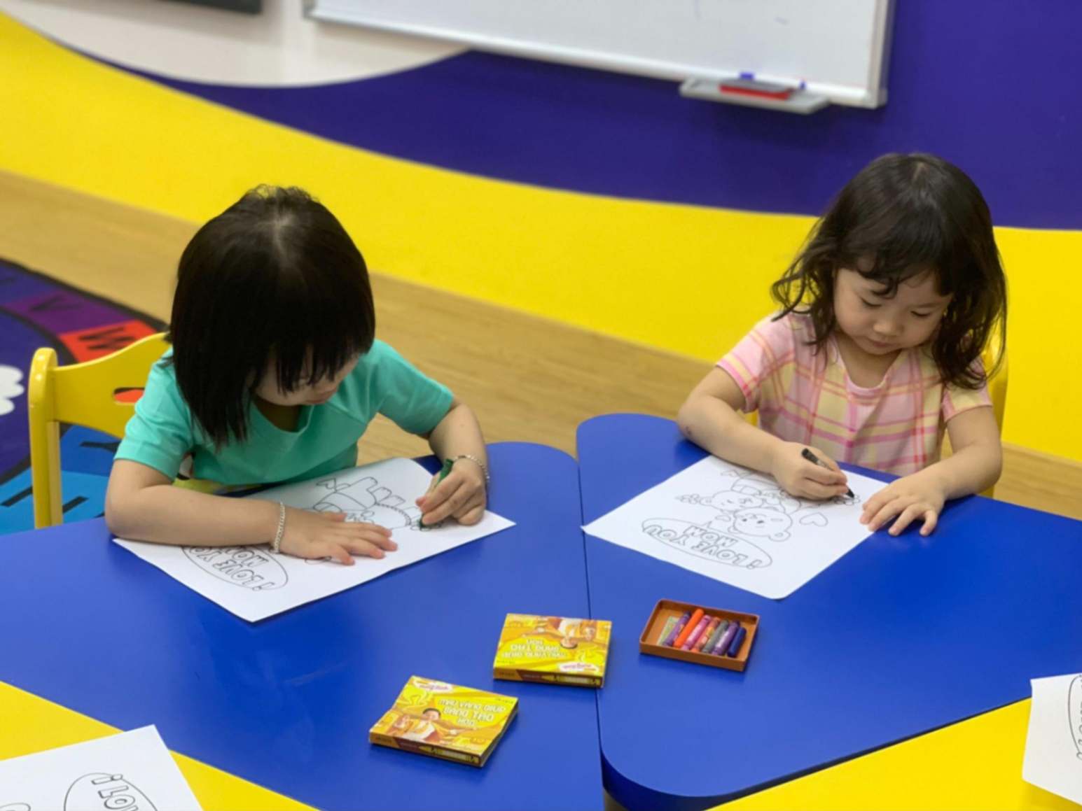 Vì sao nên cho trẻ làm quen tiếng anh mầm non từ sớm?